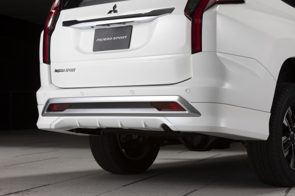 НАКЛАДКА НА ЗАДНІЙ БАМПЕР