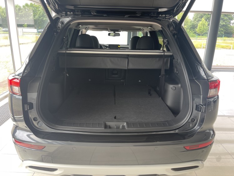 OUTLANDER 2.5 CVT ULTIMATE