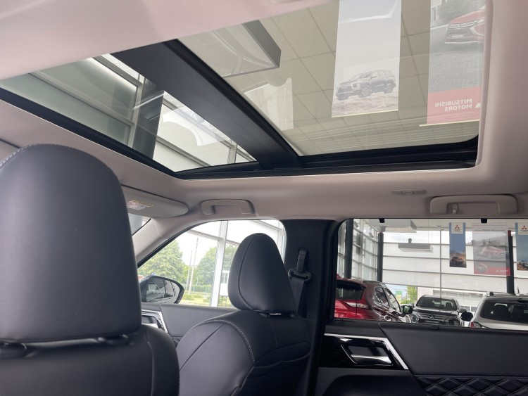 OUTLANDER 2.5 CVT ULTIMATE