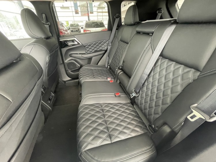 OUTLANDER 2.5 CVT ULTIMATE