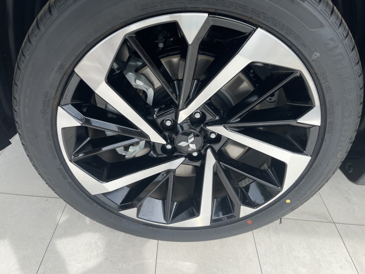 OUTLANDER 2.5 CVT ULTIMATE