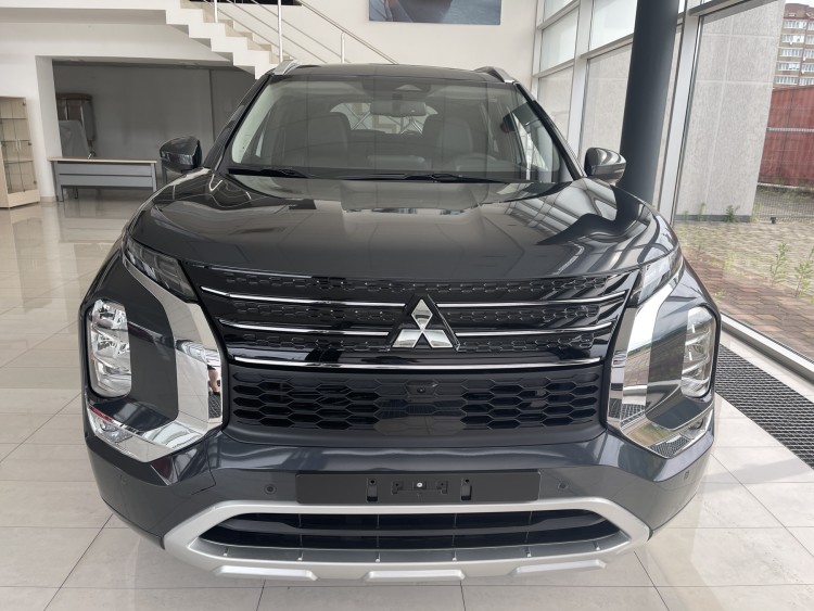 OUTLANDER 2.5 CVT ULTIMATE