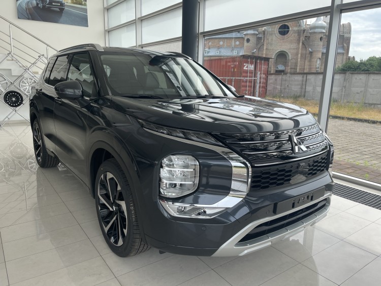 OUTLANDER 2.5 CVT ULTIMATE